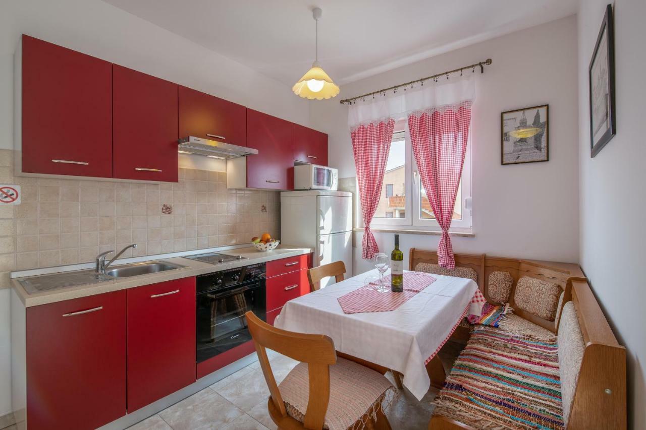 Apartment Bordeaux 29 Rovinj Exterior photo